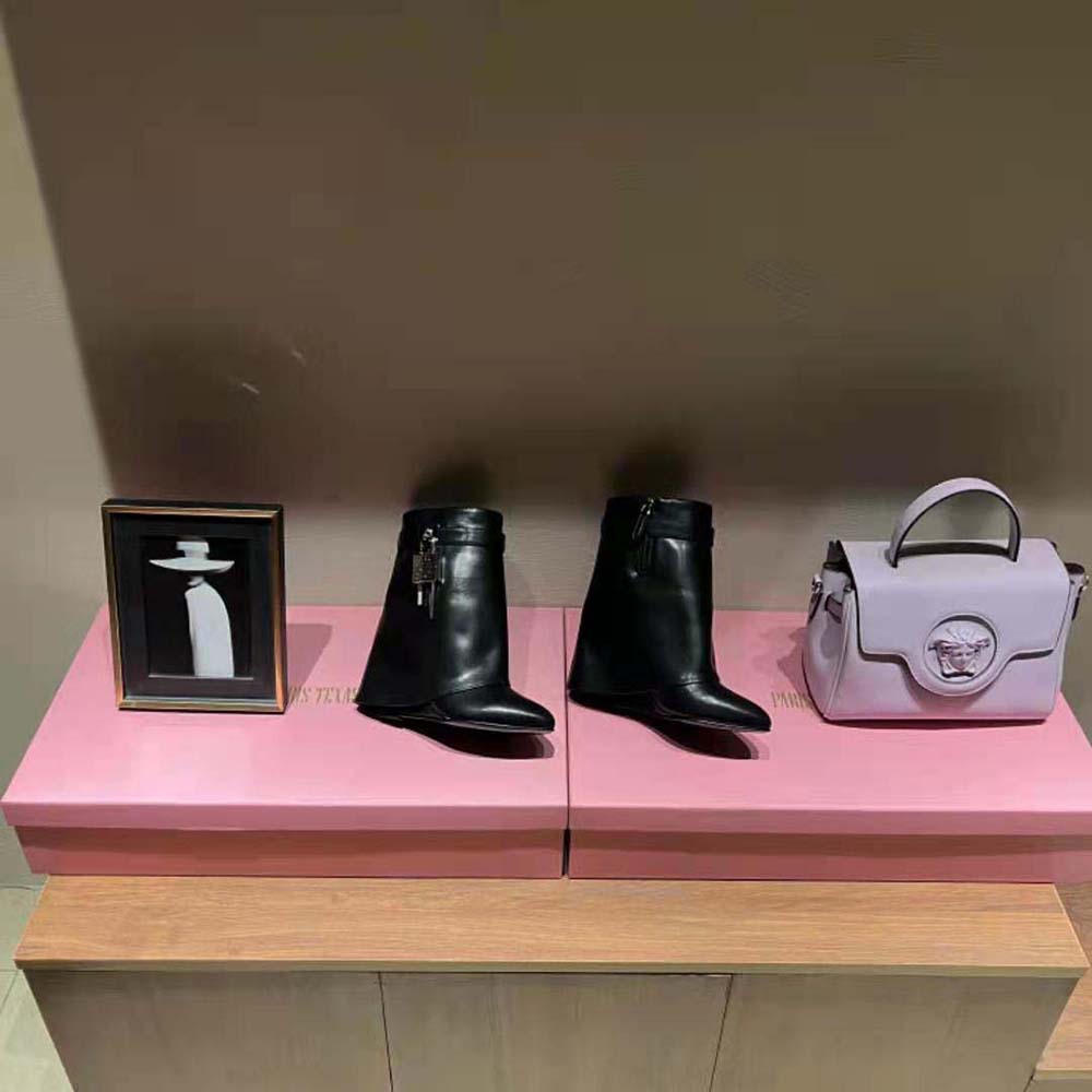 Givenchy Women Shark Lock Ankle Boots in Leather-Black - image 4
