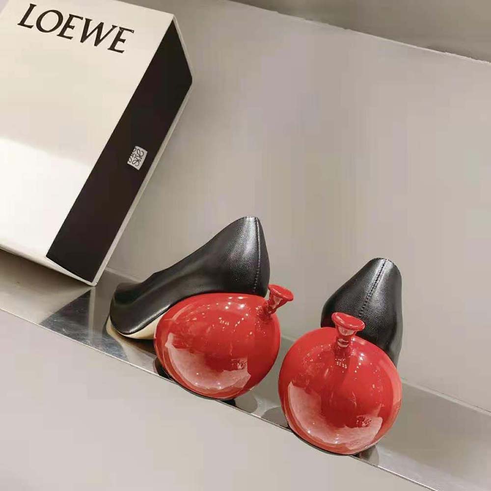 Loewe Women Balloon Pump in Calfskin-Black - image 10