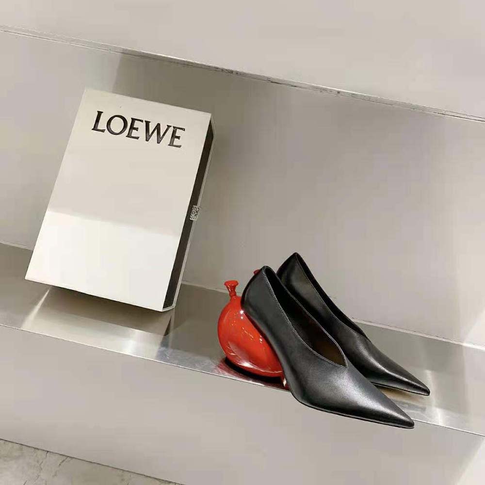 Loewe Women Balloon Pump in Calfskin-Black - image 6