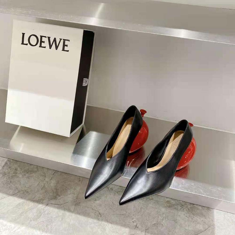 Loewe Women Balloon Pump in Calfskin-Black - image 4