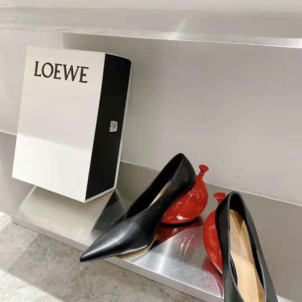 Loewe Women Balloon Pump in Calfskin-Black - image 7