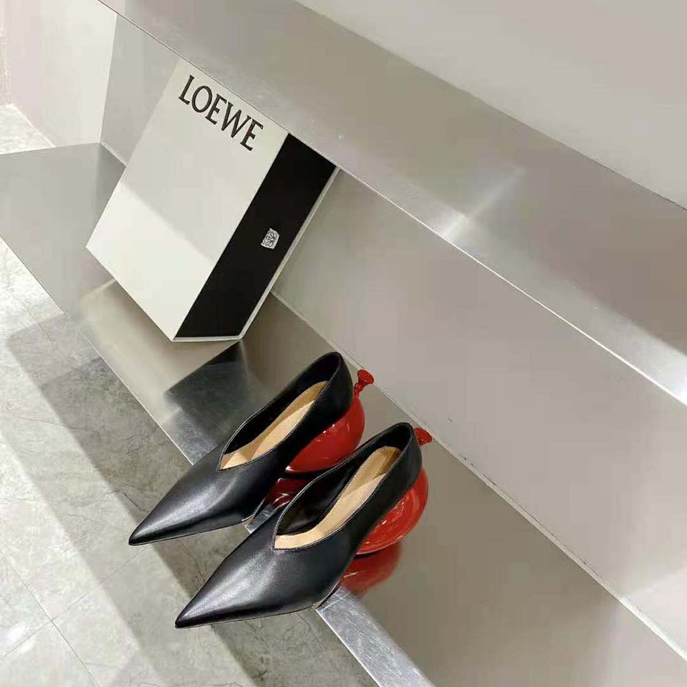 Loewe Women Balloon Pump in Calfskin-Black - image 5