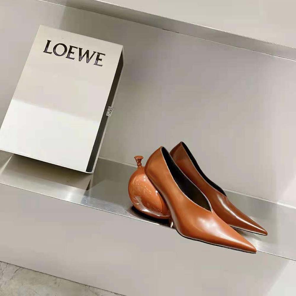 Loewe Women Balloon Pump in Calfskin-Tan - image 6