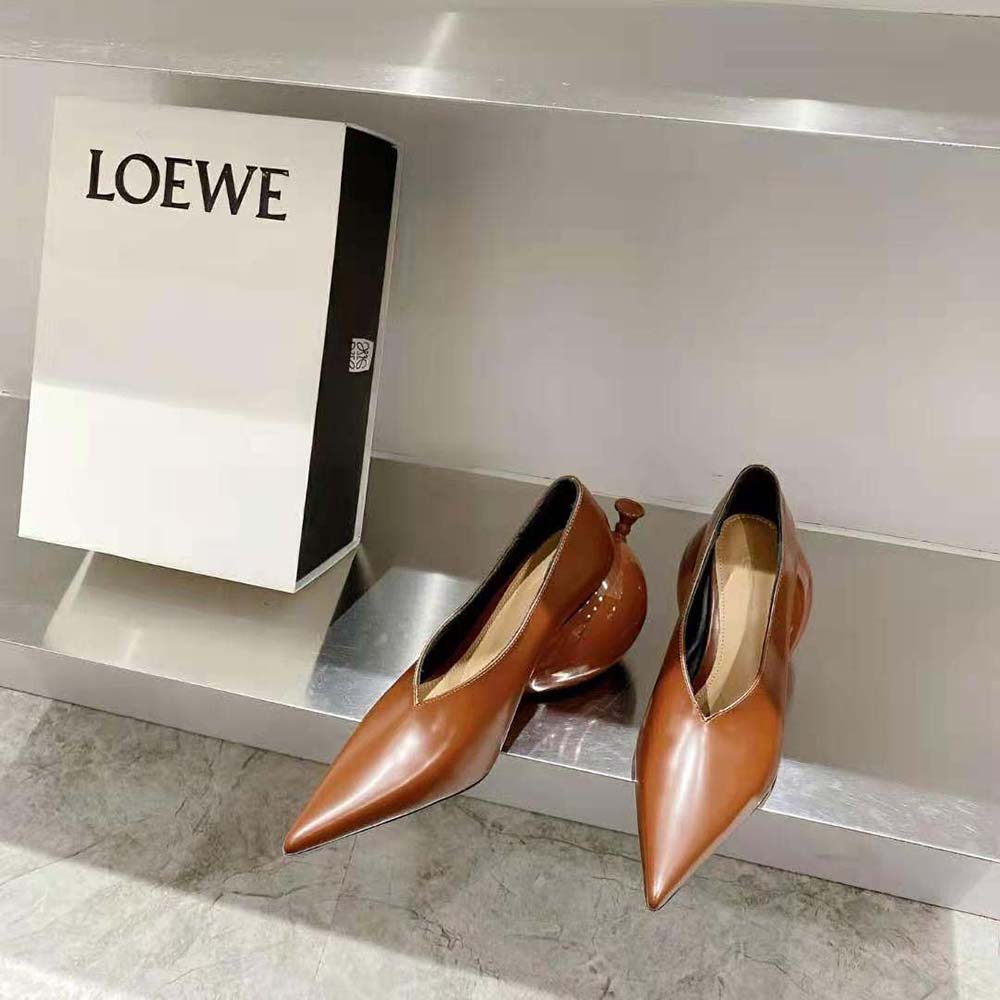 Loewe Women Balloon Pump in Calfskin-Tan - image 5