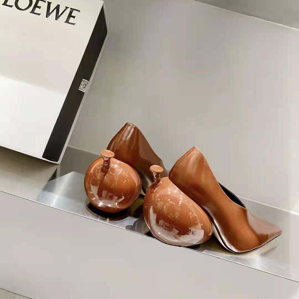 Loewe Women Balloon Pump in Calfskin-Tan - image 10