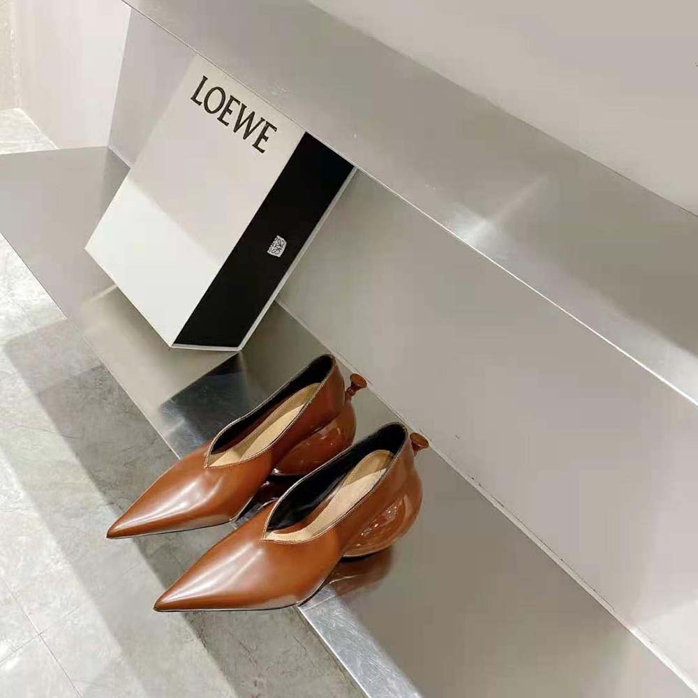 Loewe Women Balloon Pump in Calfskin-Tan - image 4