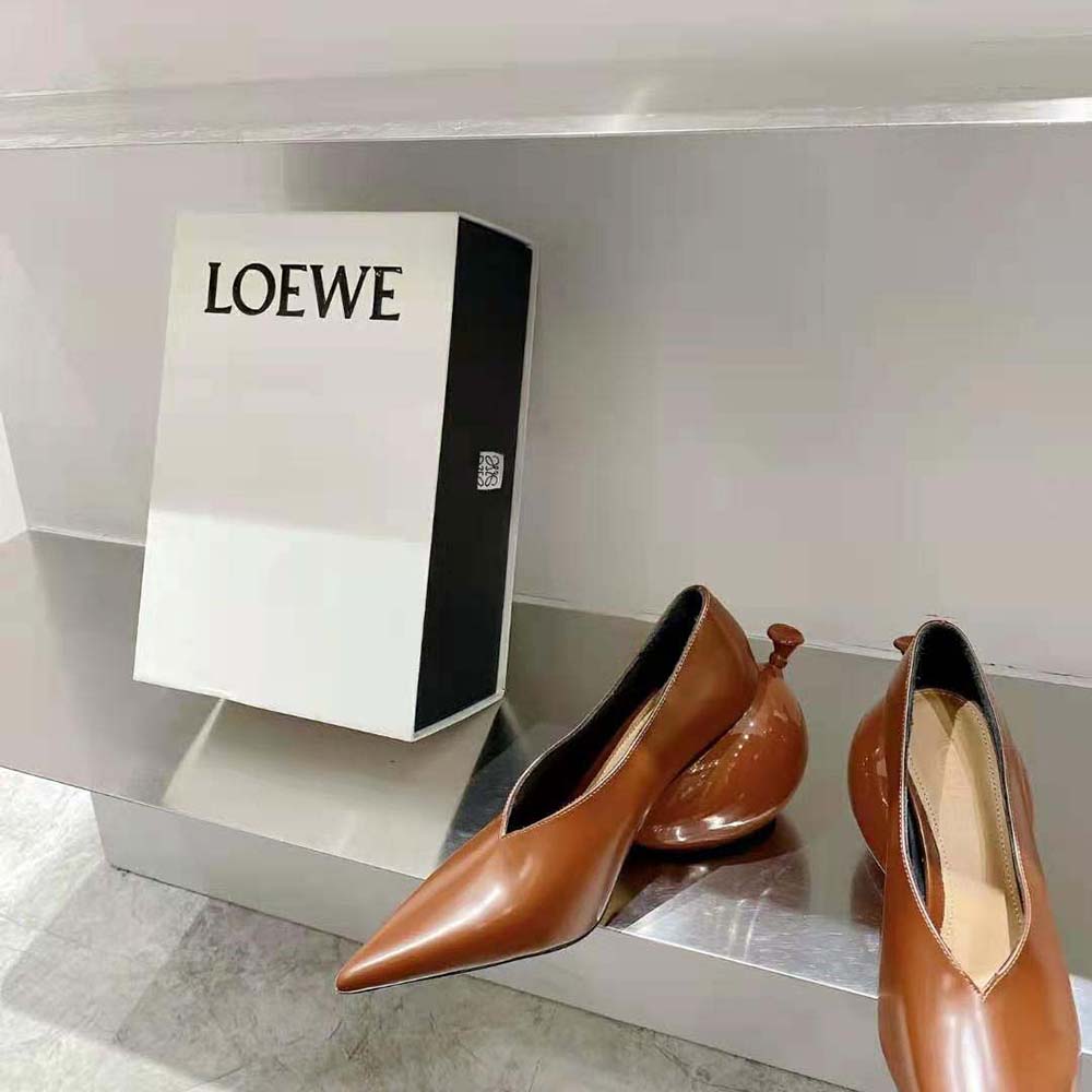 Loewe Women Balloon Pump in Calfskin-Tan - image 7