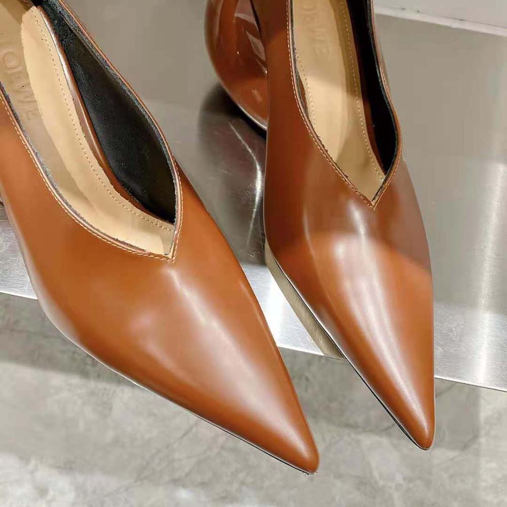 Loewe Women Balloon Pump in Calfskin-Tan - image 9