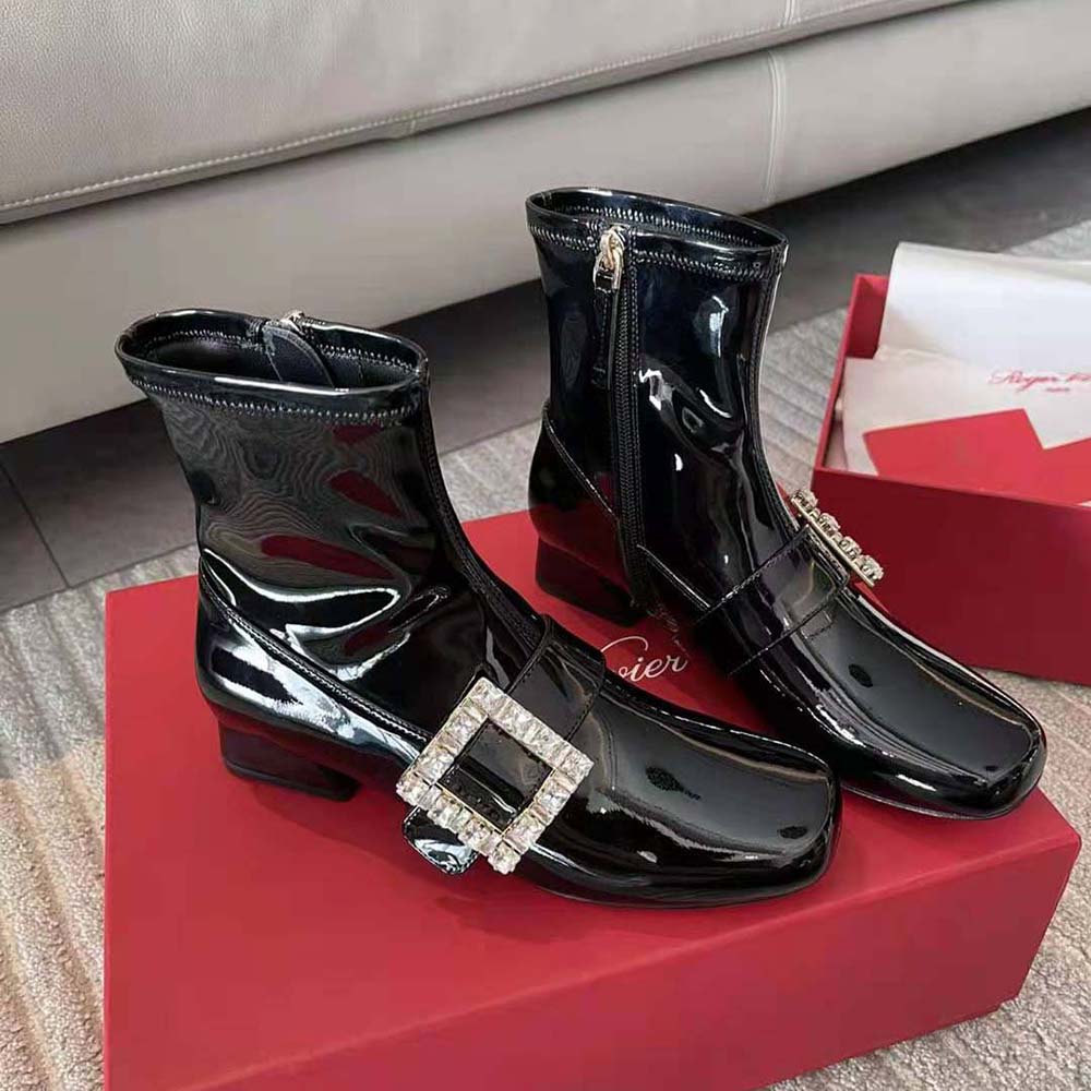 Top angle showing stretch panel and silhouette of Roger Vivier Très Vivier Babies boots