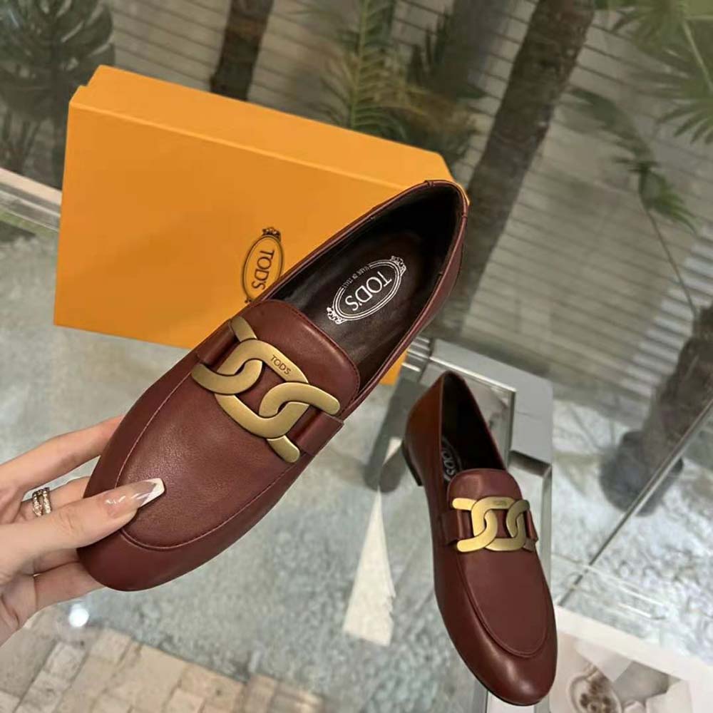 TODS Women Kate Loafers in Leather with A Metal Branded-Maroon - image 5