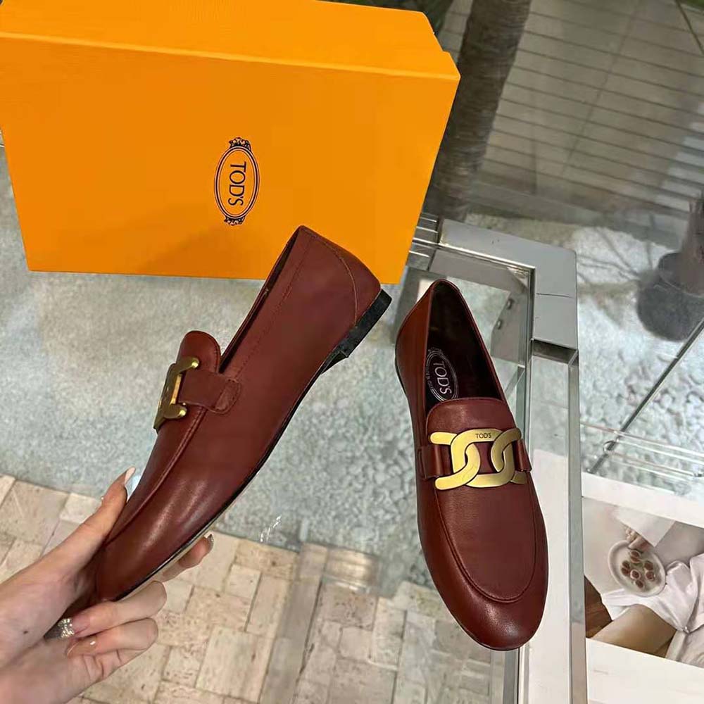 TODS Women Kate Loafers in Leather with A Metal Branded-Maroon - image 6