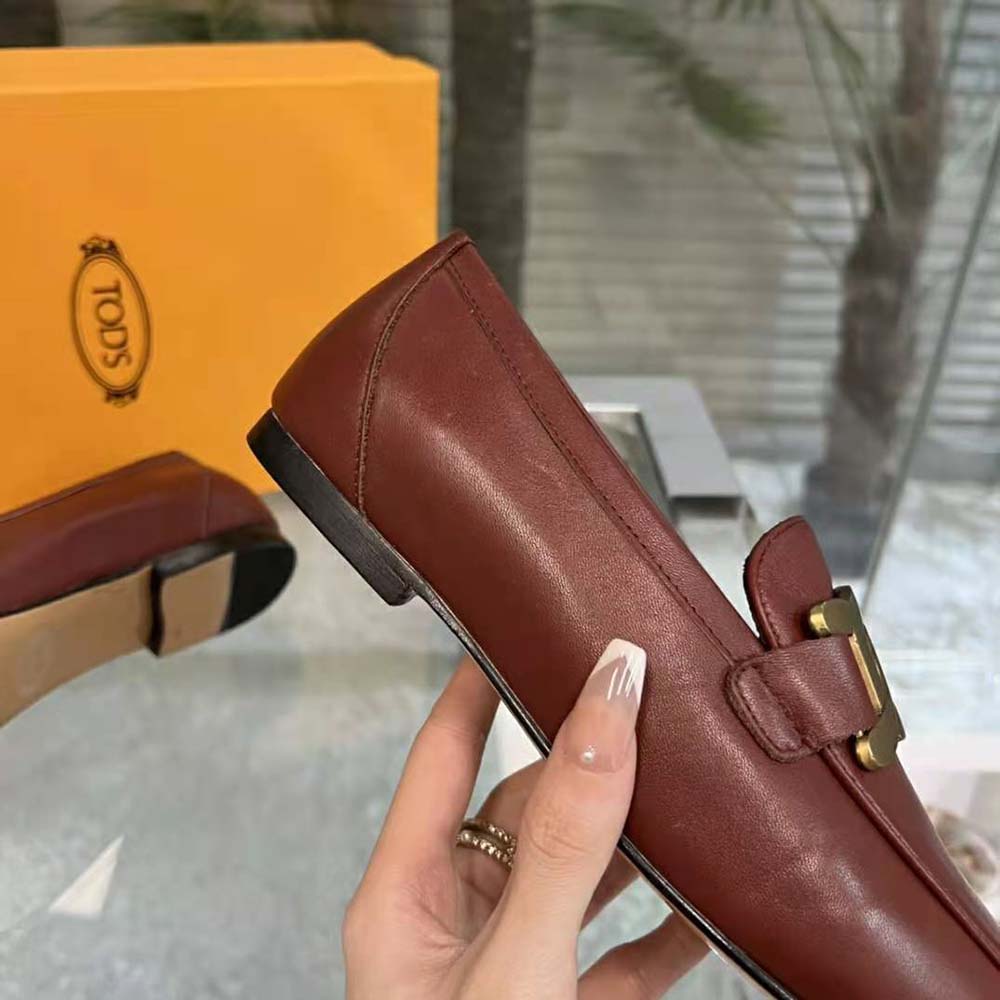 TODS Women Kate Loafers in Leather with A Metal Branded-Maroon - image 9