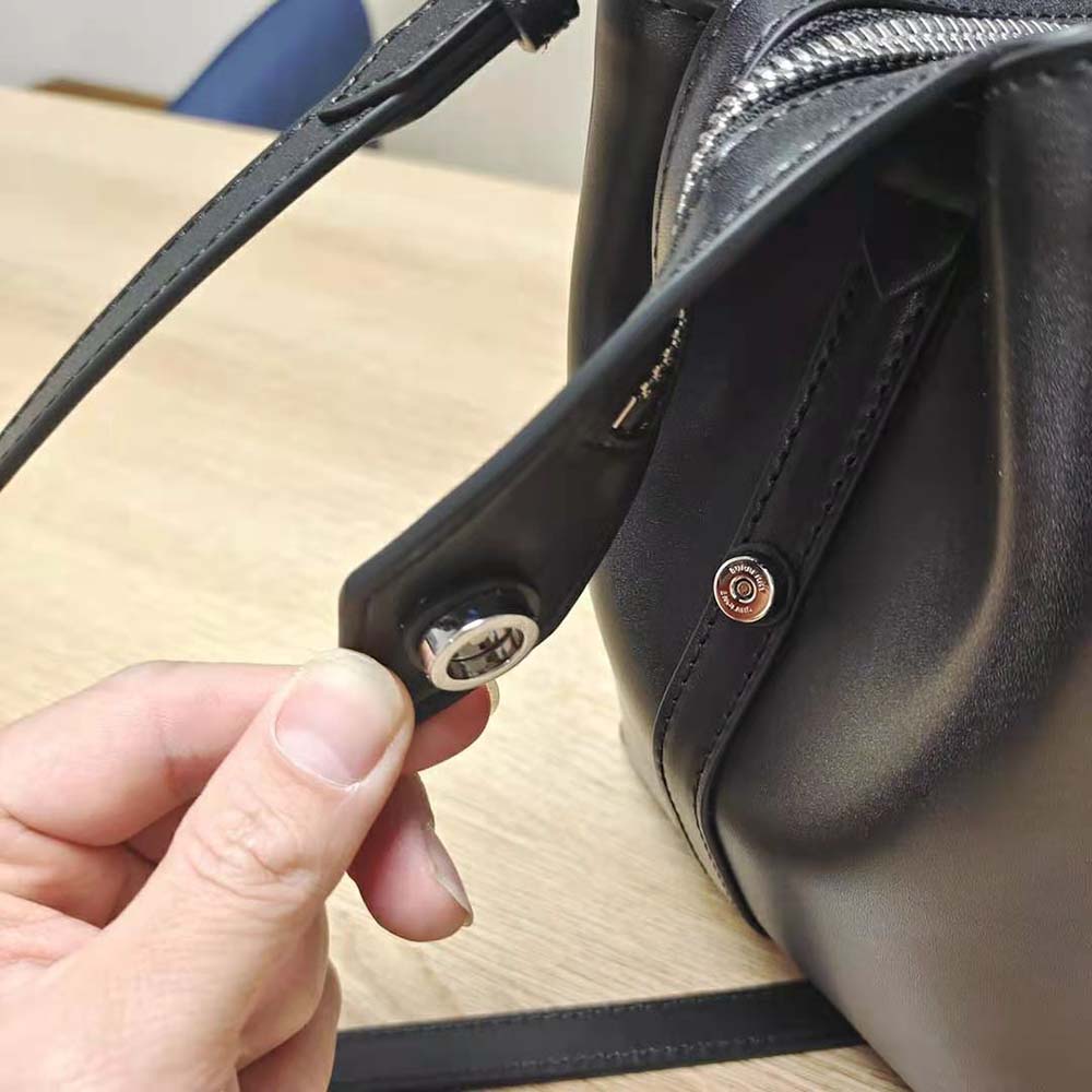Burberry Women Leather Medium Catherine Bag - image 9