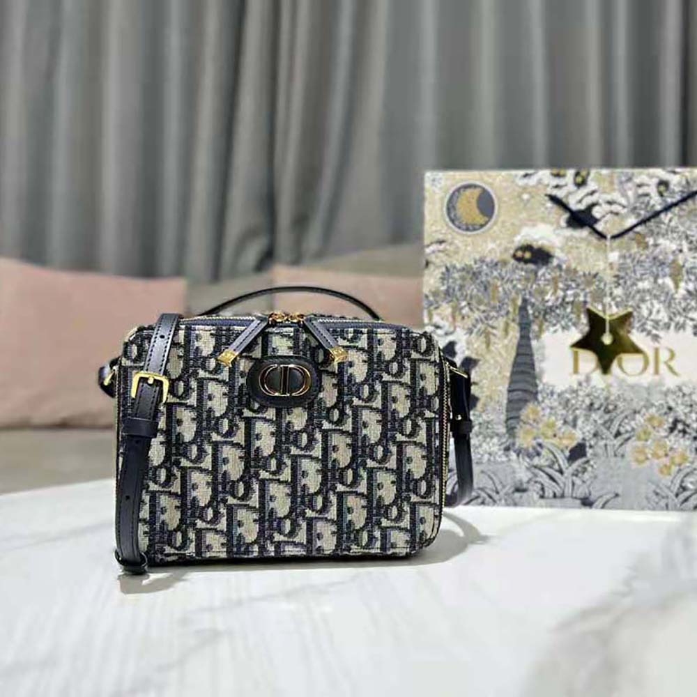 Close-up of the silver hardware and flap closure on Dior Women 30 Mmontaigne Box Bag