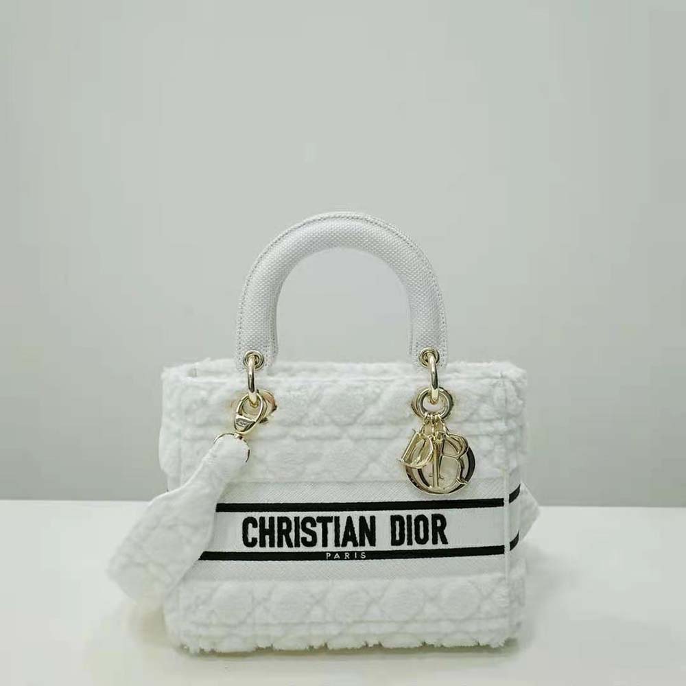 Close-up of white shearling and Cannage stitching on Dior Lady D-lite Bag