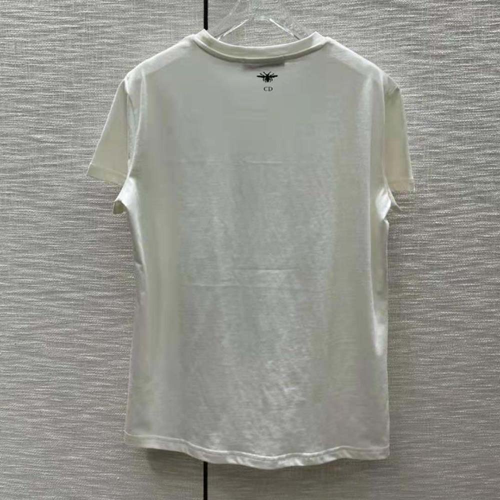 Side angle showing relaxed fit of Dior Women ‘I Say I’ T-shirt