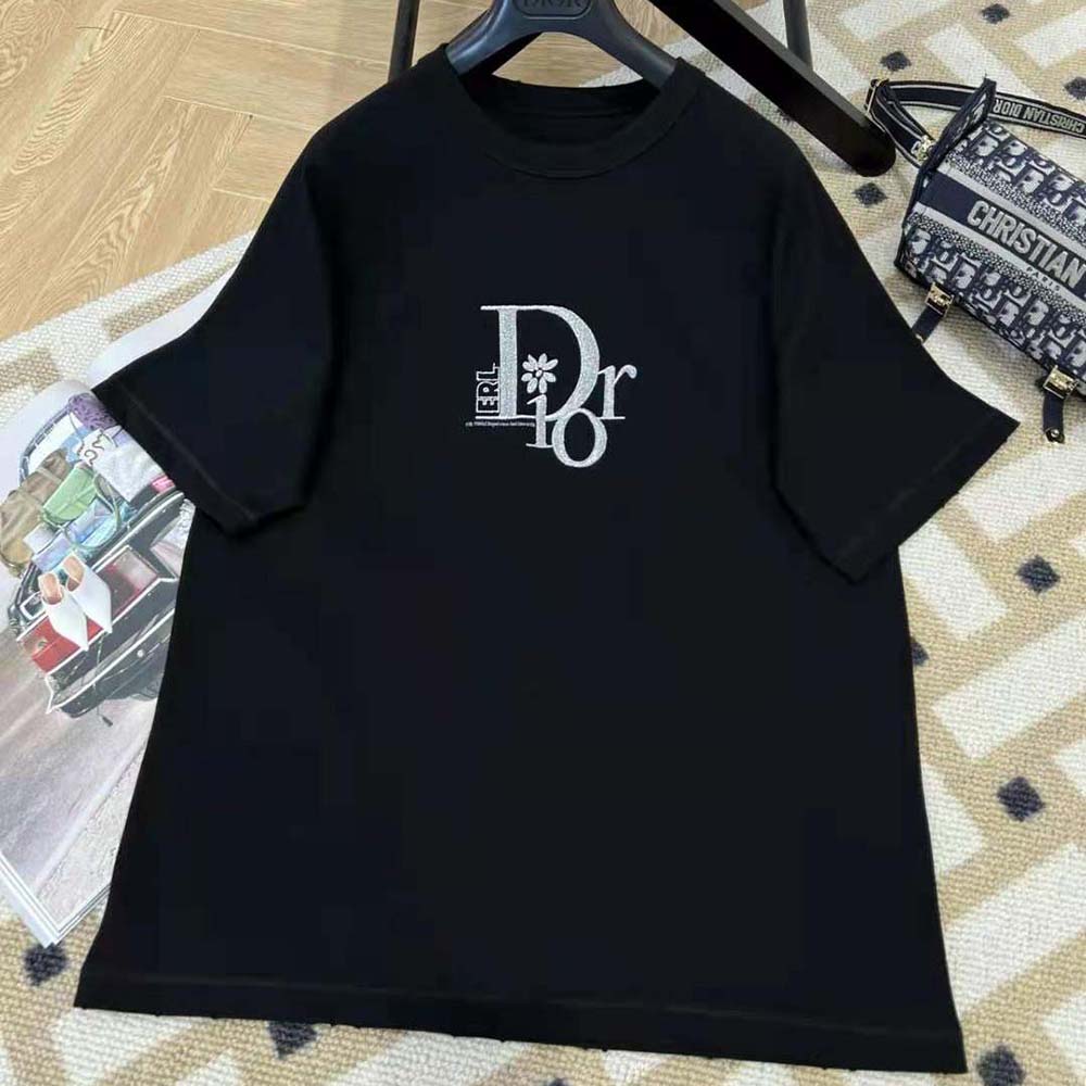 Close-up detail of black slub cotton texture on Dior Men Relaxed-Fit T-shirt