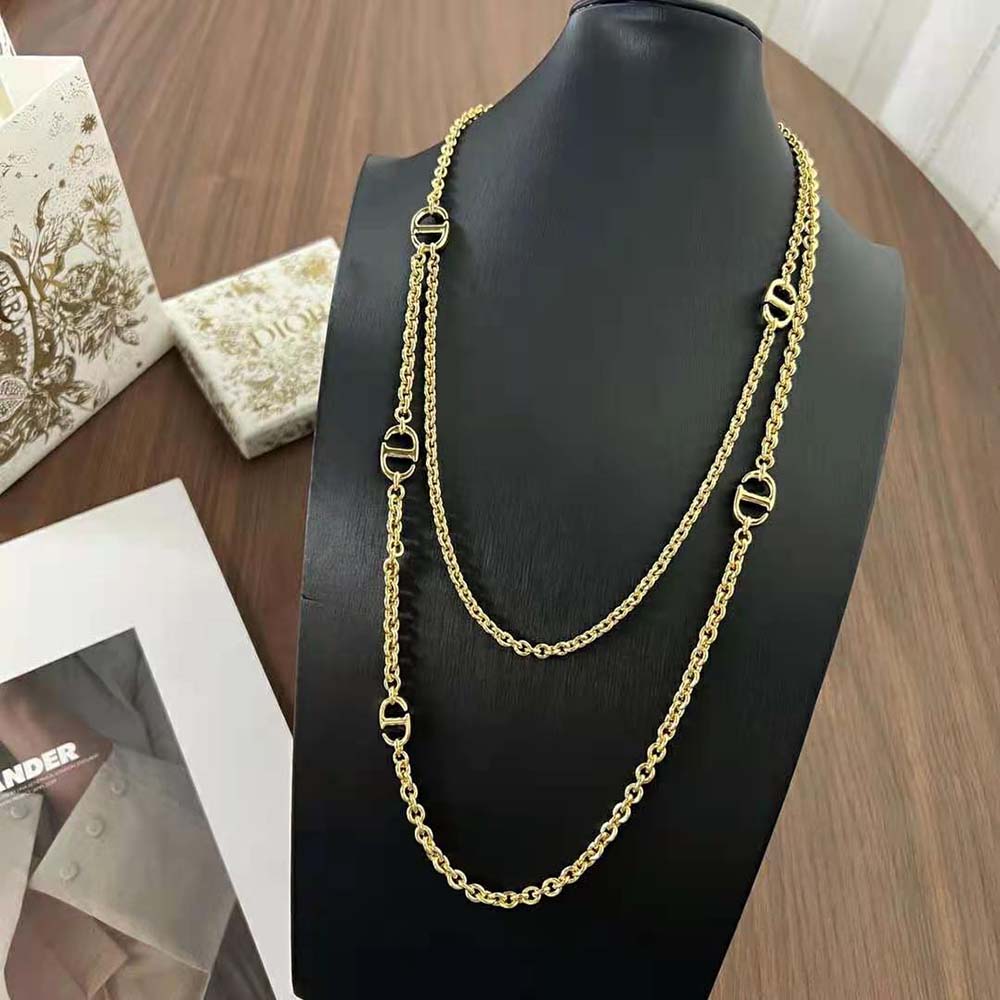 Dior Women 30 Montaigne Necklace draped elegantly showing clasp detail