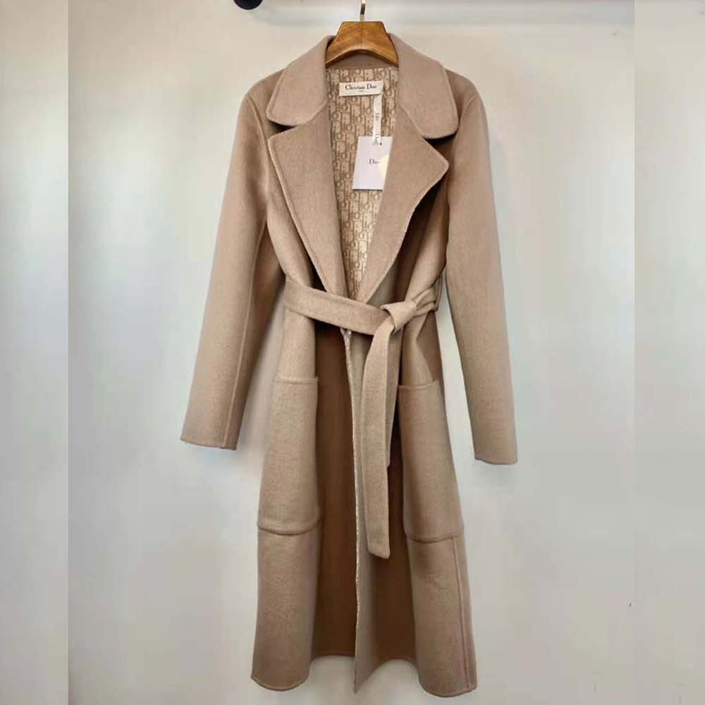 Close-up of Dior Oblique interior lining in Dior Women Coat with Belt