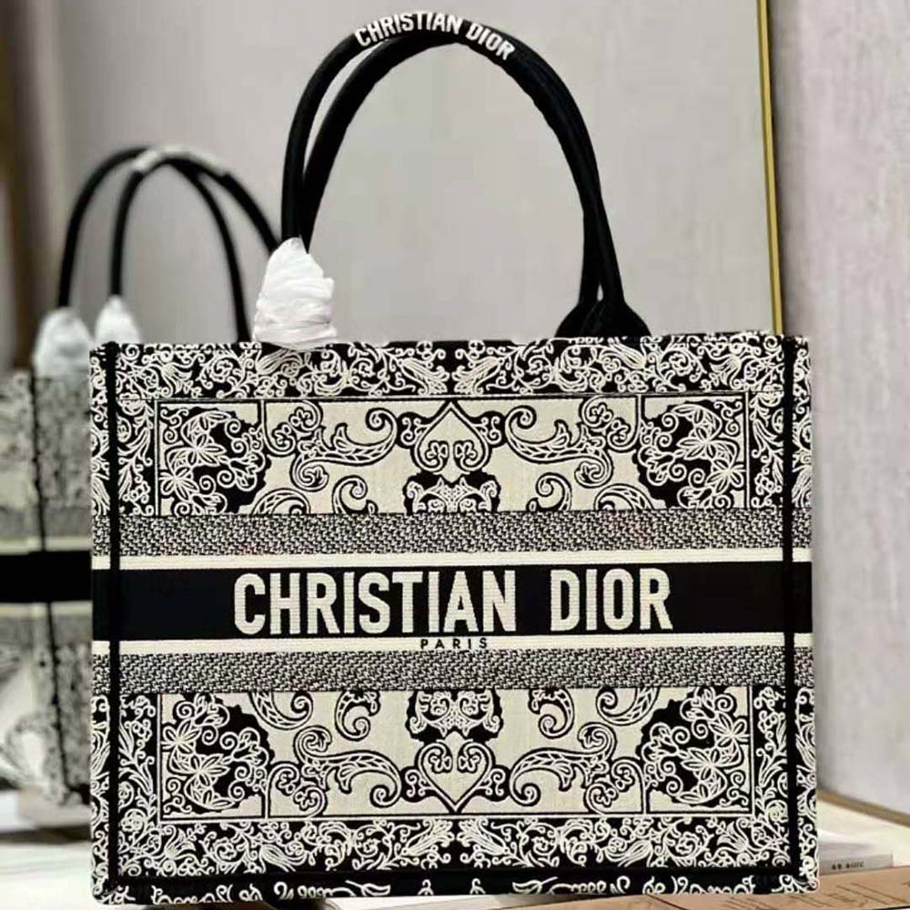 Close-up on white bandana embroidery detail of Dior Women Medium Dior Book Tote