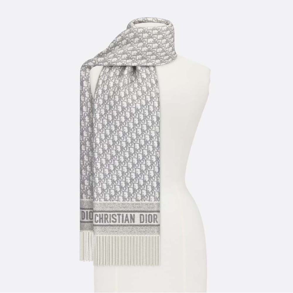 Close-up of Dior Women Oblique Scarf Gray Cashmere texture and pattern
