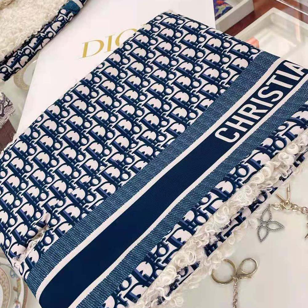 Side angle showing signature Dior Oblique pattern on the scarf