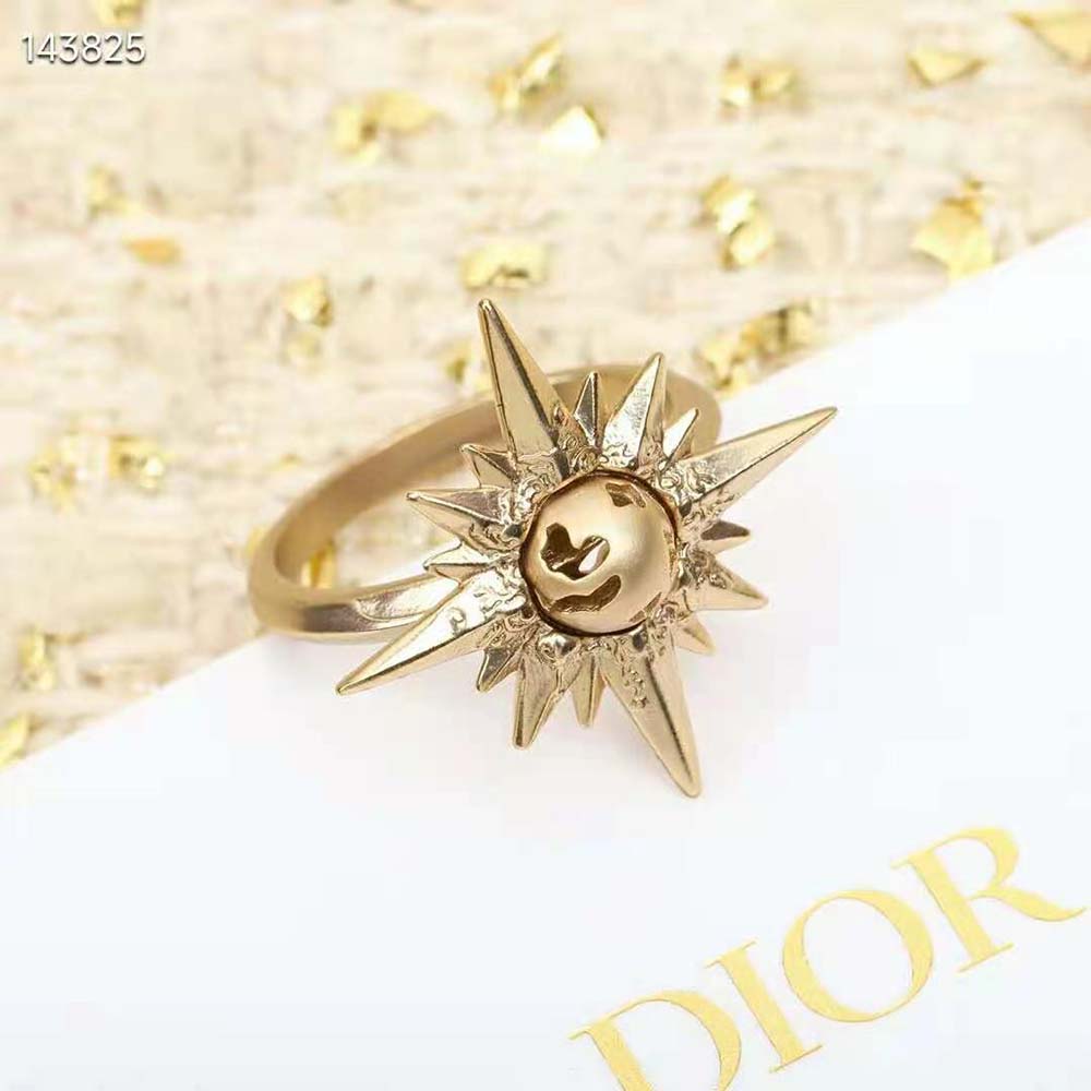 Dior Women Rêve D’infini Ring Gold-Finish Metal highlighting sleek silhouette