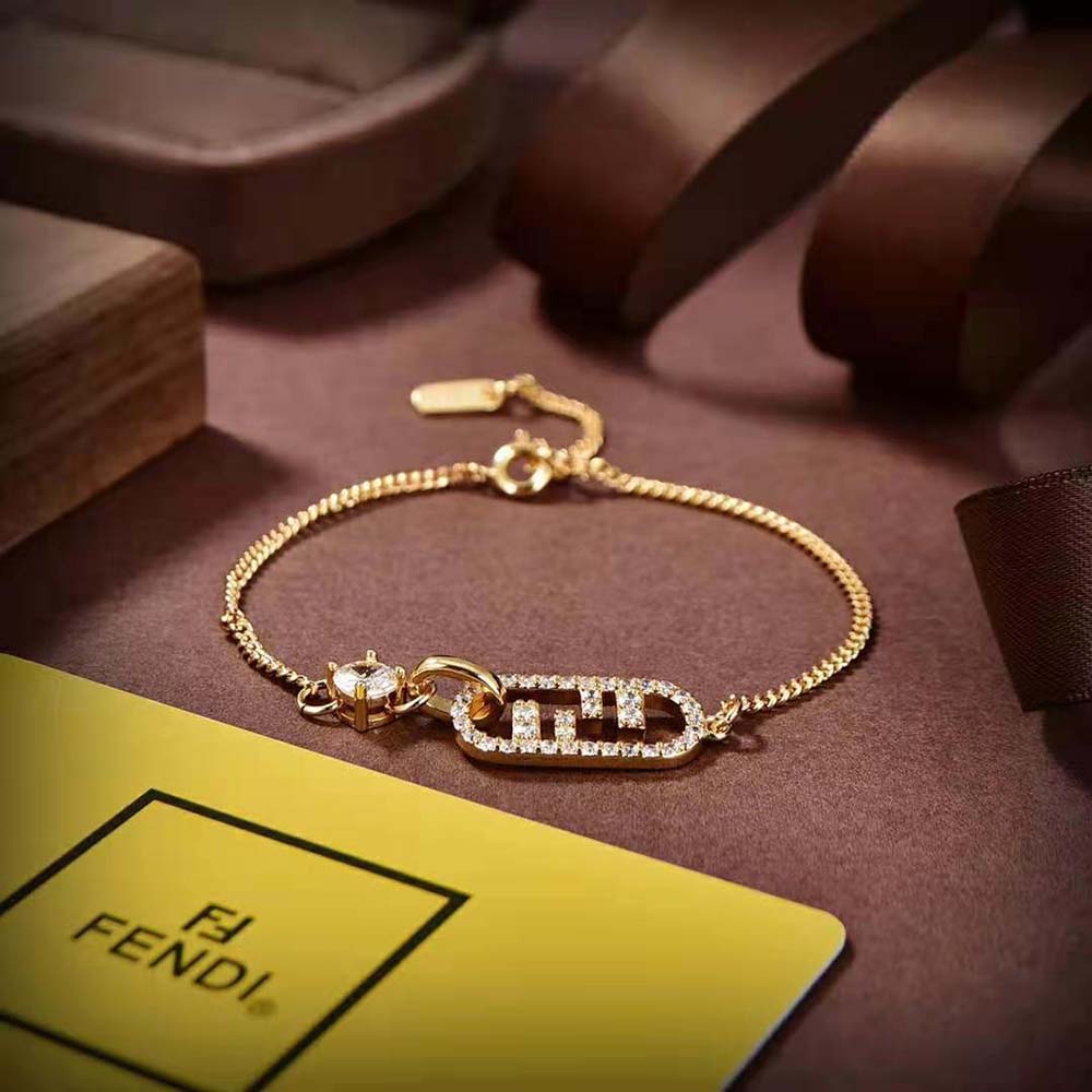 Side view showing Fendi Women O’Lock Bracelet Gold-Colored chain links