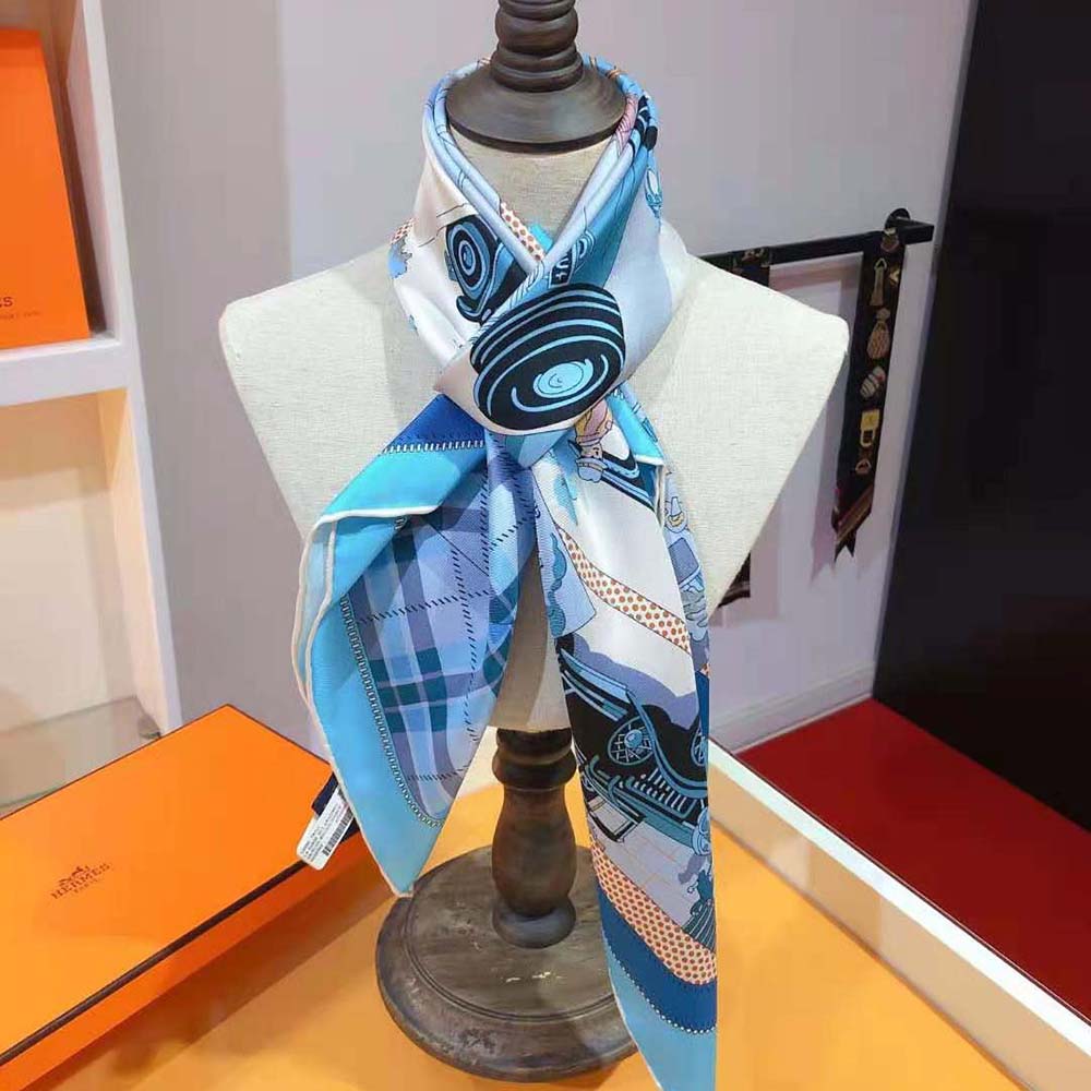 Hermes Women Confort en Automobile Scarf 70 displayed folded highlighting silk twill texture