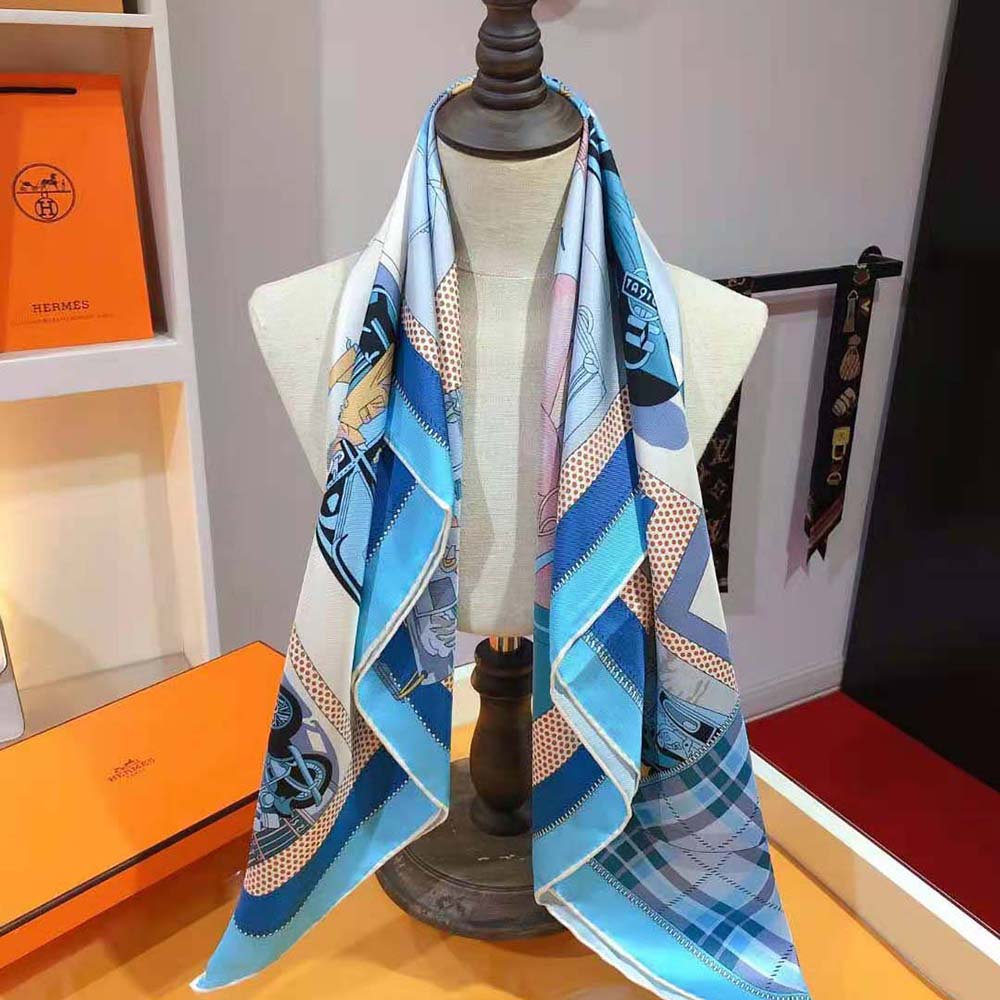 Model wearing Hermes Women Confort en Automobile Scarf 70 in Silk Twill blue neck style