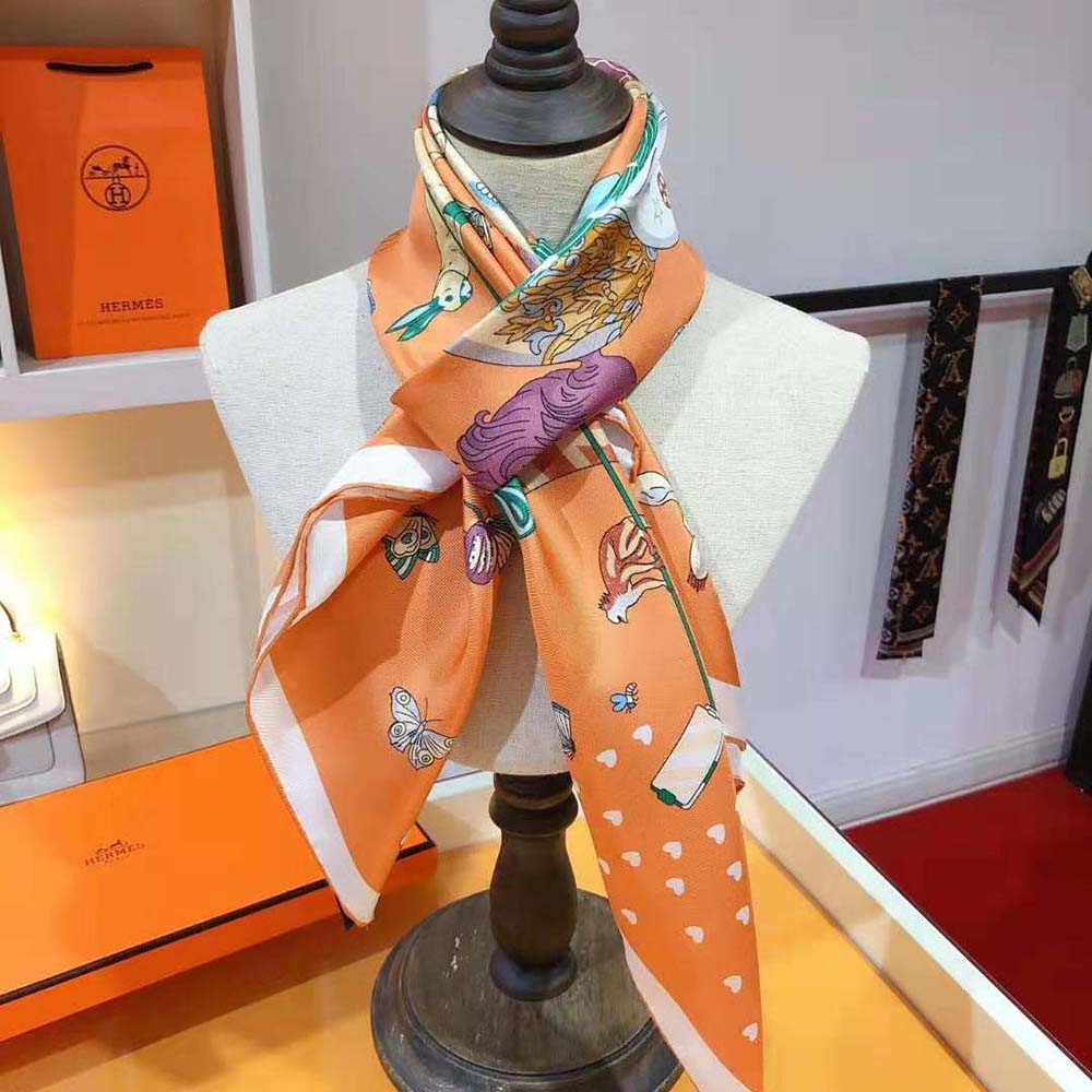 Hermes Women Hermes Story Scarf 90 hand-rolled edges detailed shot
