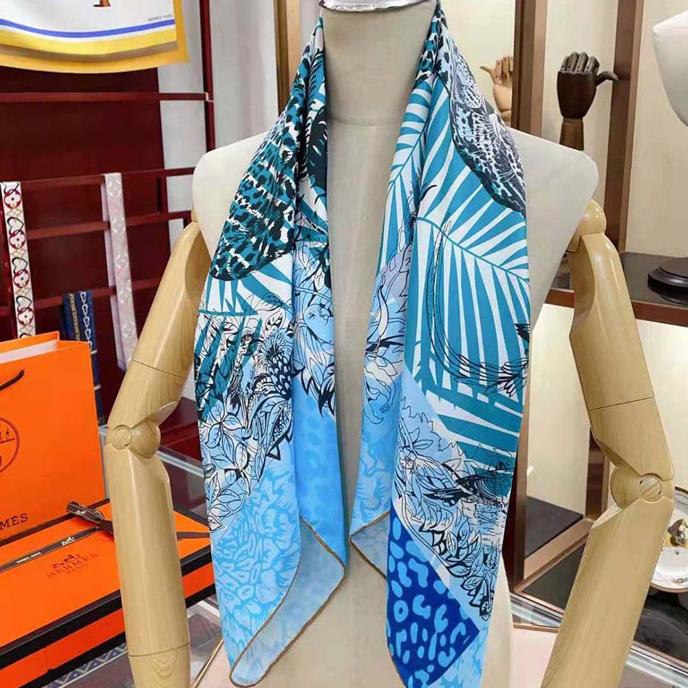 Detail of vibrant jungle print on Hermes Women Jungle Love Silk Twill scarf