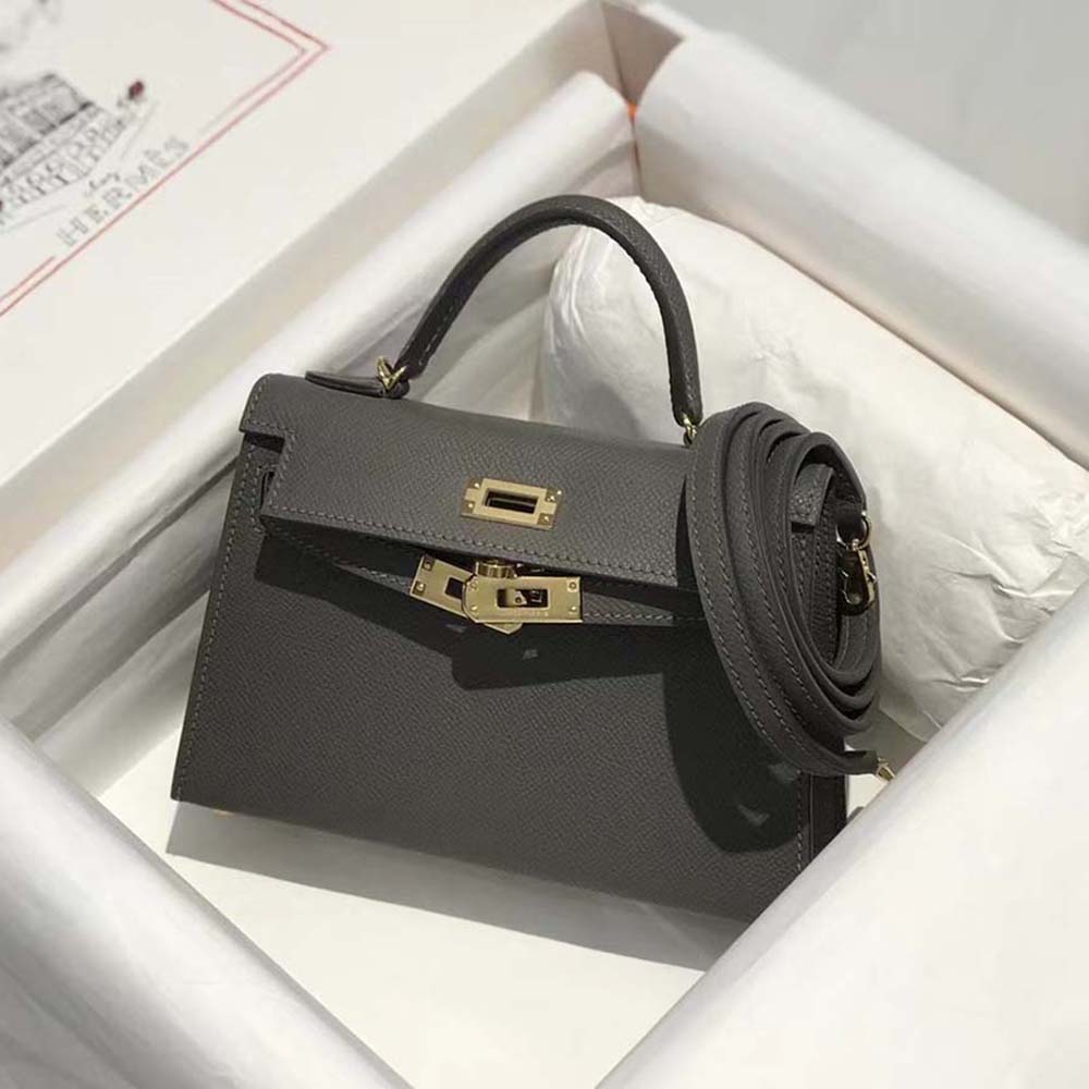 Close-up of silver Kelly lock hardware on Hermes Women Kelly Bag 20