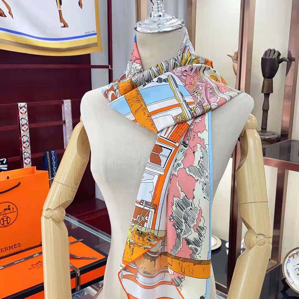 Close-up of hand-rolled edges on Hermes Women Rendez-Vous Galant Scarf 70
