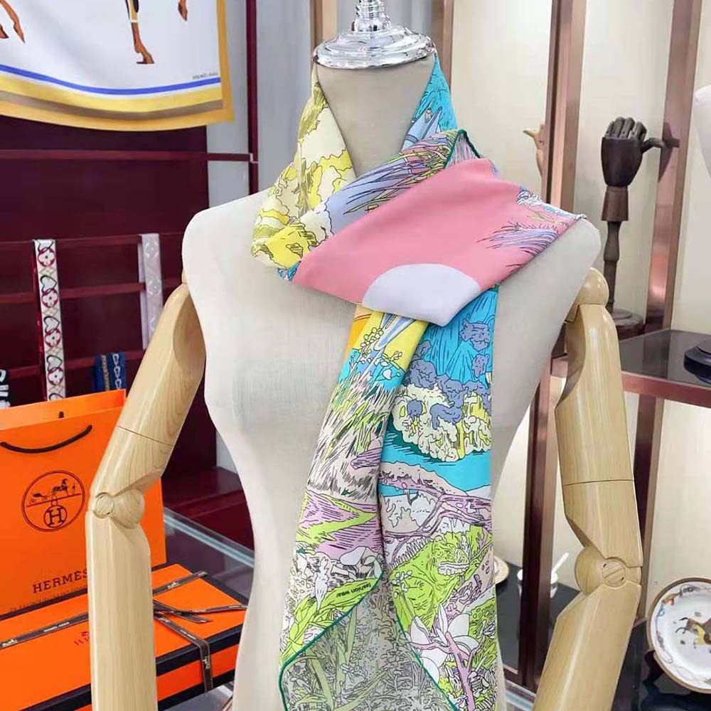 Close-up of hand-rolled edges on Hermes Women Rendez-Vous Galant Scarf 70
