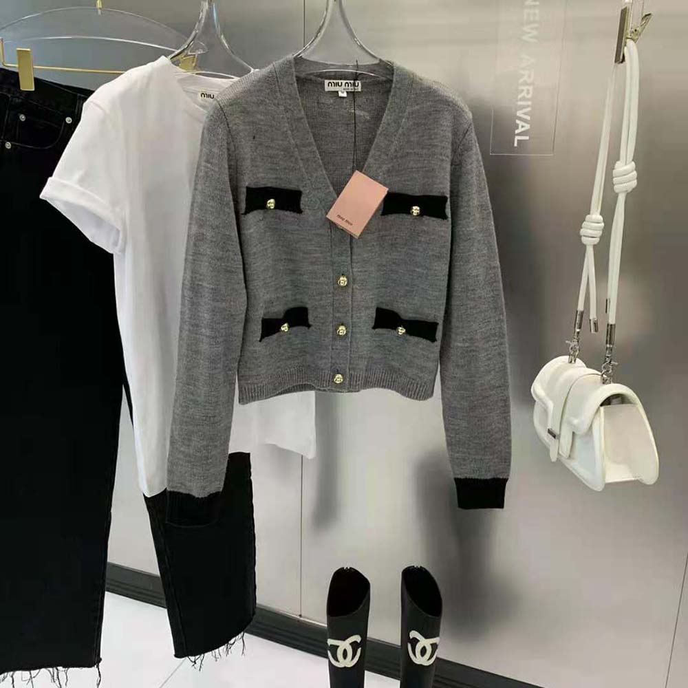 Close-up of knit logo patch on Miu Miu Women Cashmere Cardigan with Knit Logo Patch-Gray