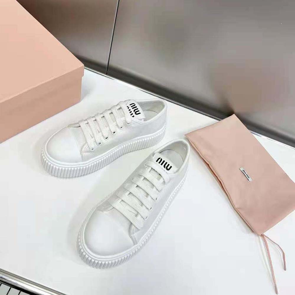 Top view of Miu Miu Women Denim Sneakers EVA Sole with Logo-White highlighting sole texture