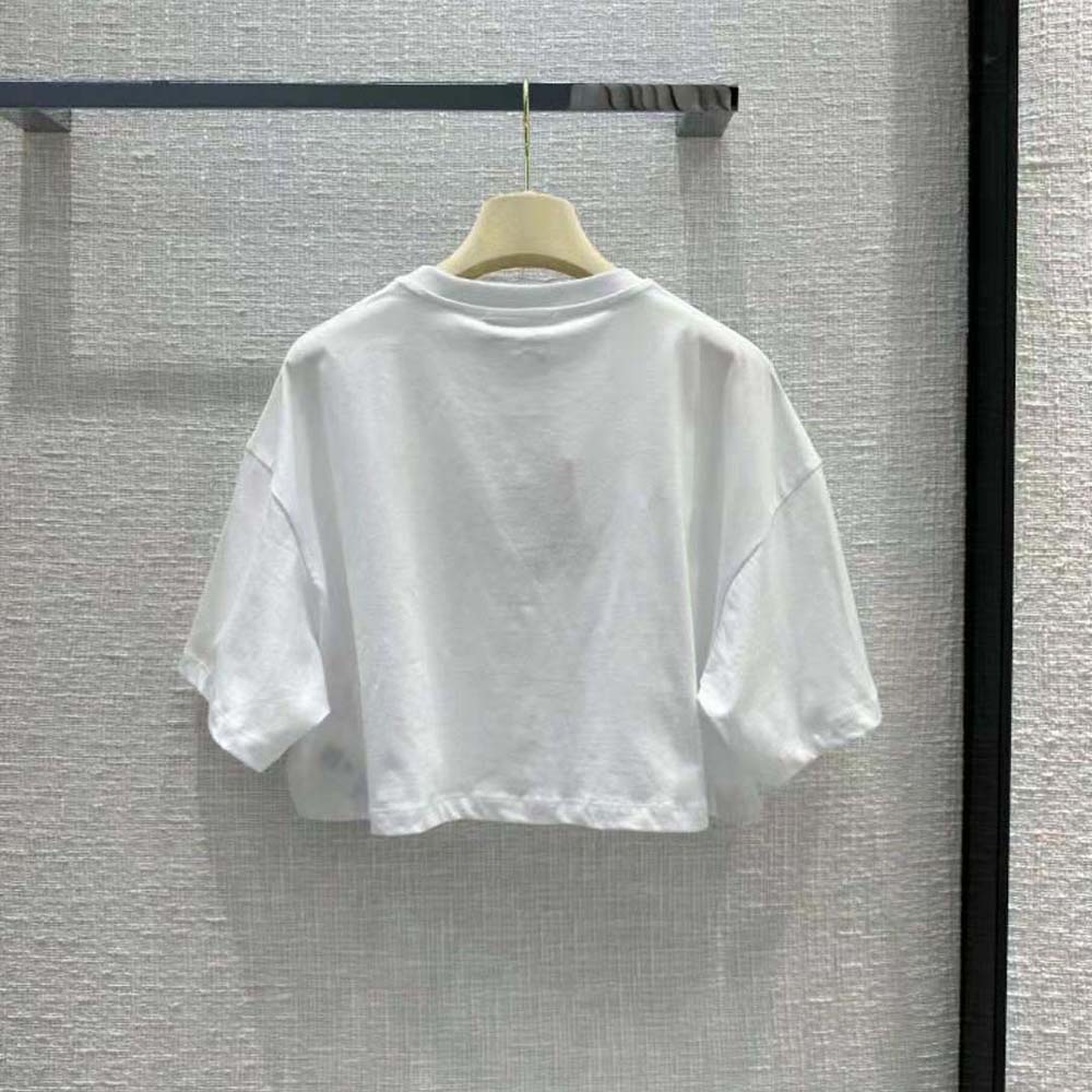 Detail of soft cotton jersey fabric and ribbed neckline
