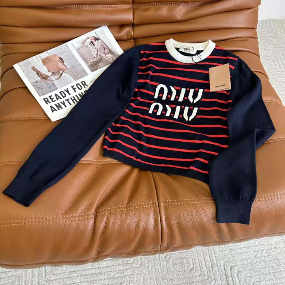 Close-up on ribbed crew neck of Miu Miu Women Wool Crew-Neck Sweater-Black
