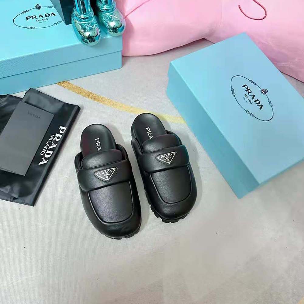 Close-up of luxurious padded nappa leather on Prada Women Soft Padded Nappa Leather Sabots-Black
