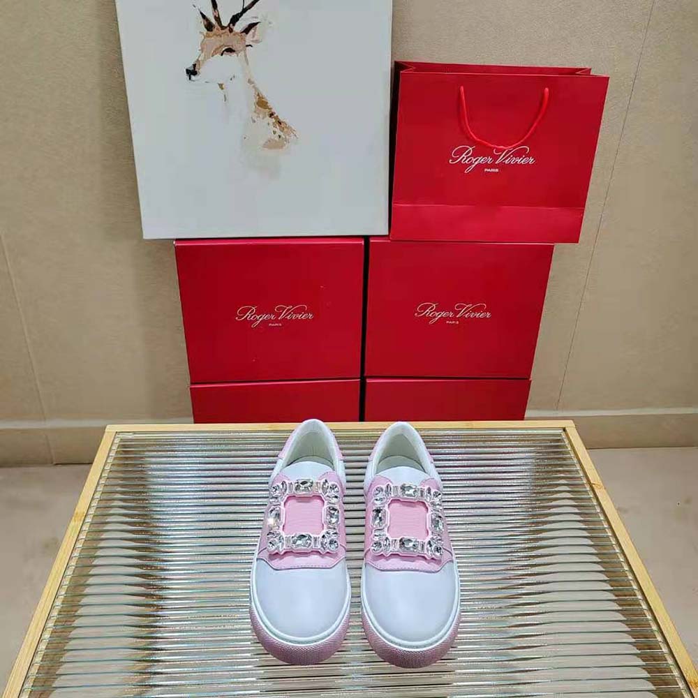 Close-up of glittering strass buckle on Roger Vivier Leather-Pink sneakers