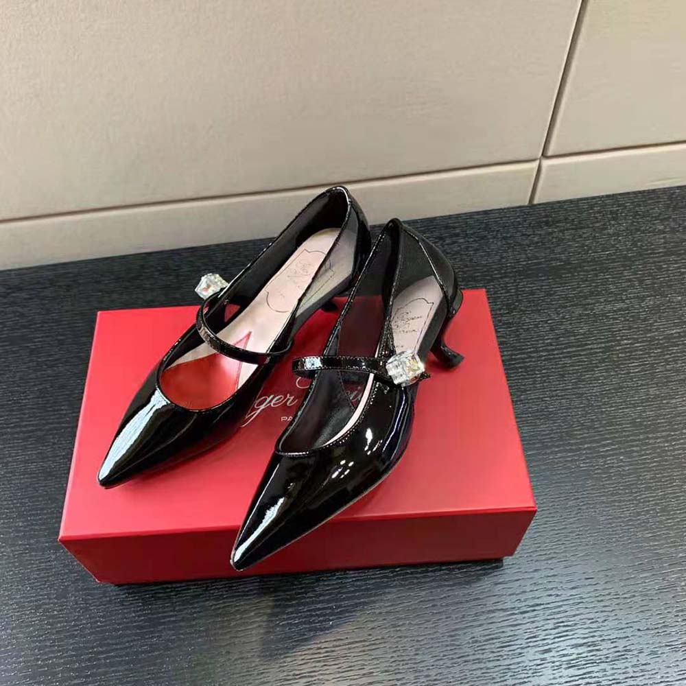 Close-up on signature curved Virgule buckle of Roger Vivier black pumps