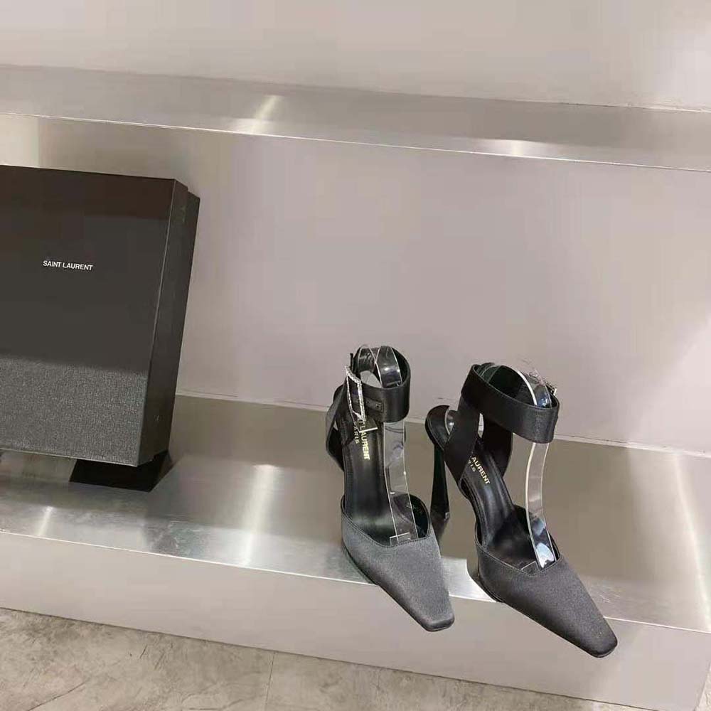 Rear view showing adjustable slingback strap on Saint Laurent YSL Fanny Pumps