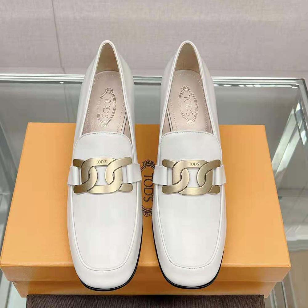 Close-up on white leather and signature pebbled sole of TODS Kate Loafers