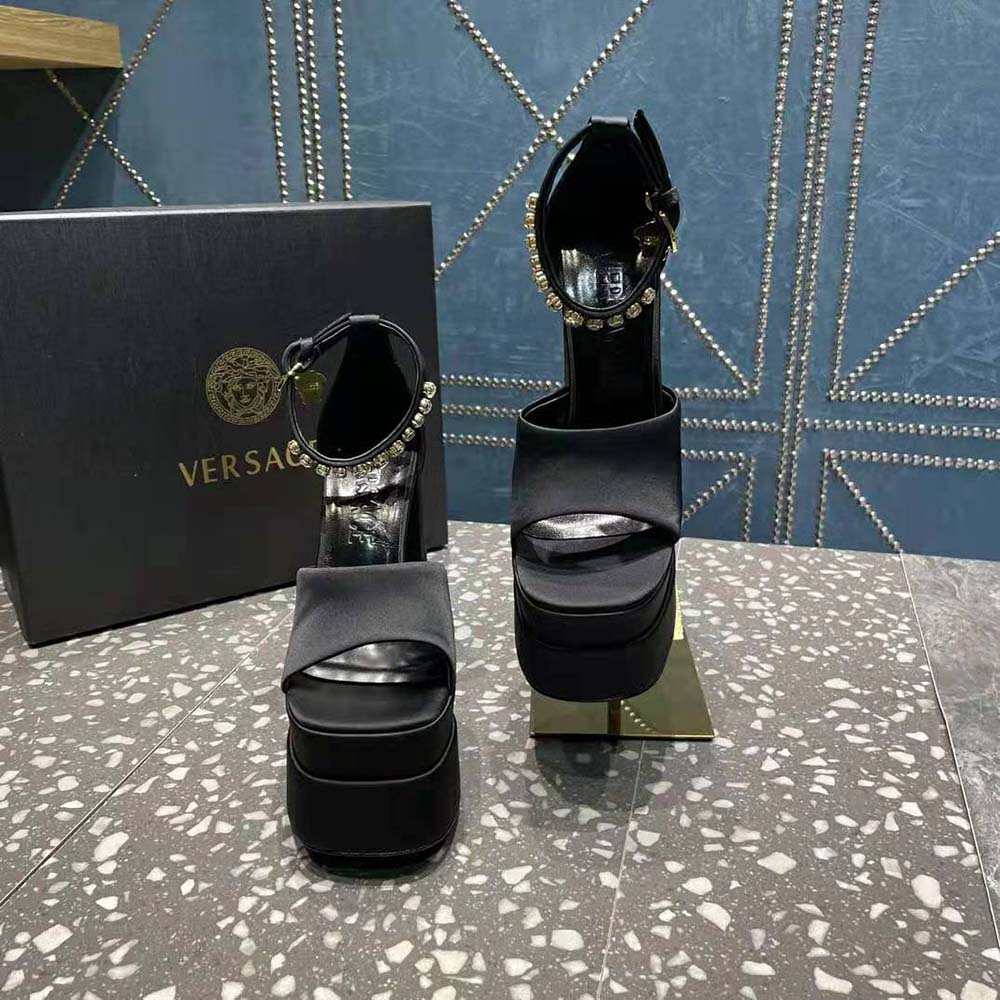 Side profile showing platform silhouette of Versace Women Medusa Aevitas Platform Sandals-Black