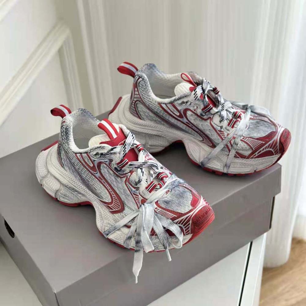 Top view showing oversized silhouette of Balenciaga Unisex 3XL Sneaker
