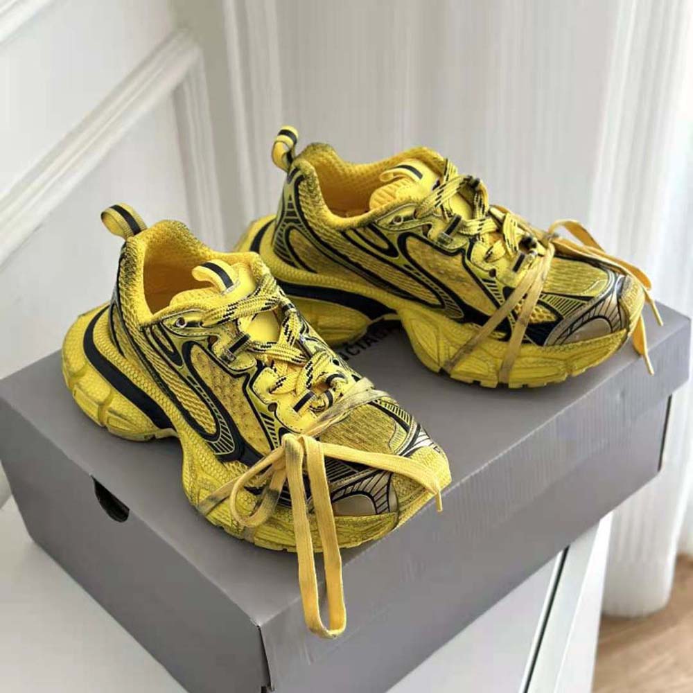 Top view showing oversized 3XL fit of Balenciaga Unisex 3XL Sneaker