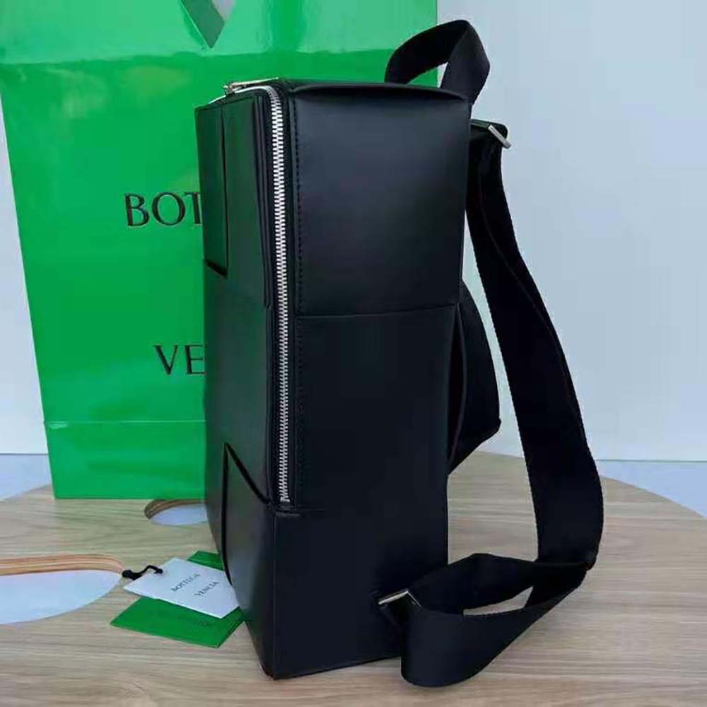 Bottega Veneta Men Arco Backpack in Calfskin Leather-Black - image 4