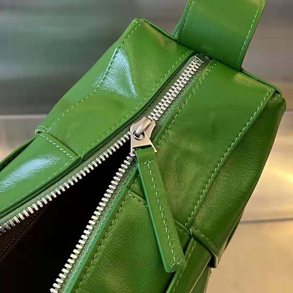 Bottega Veneta Men Intreccio Slouchy Leather Cross-Body Arco Camera Bag-Green - image 7