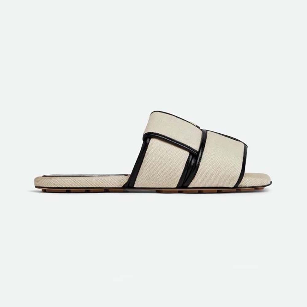Side angle of Bottega Veneta Women Patch Flat Mule in white leather